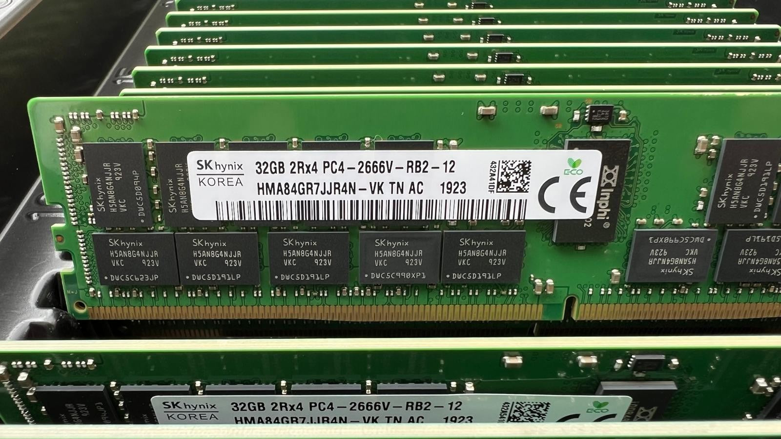 SK Hynix 32GB 2RX4 DDR4-2666V PC4-21300 ECC REG Server Memory - HMA84GR7JJR4N-VK