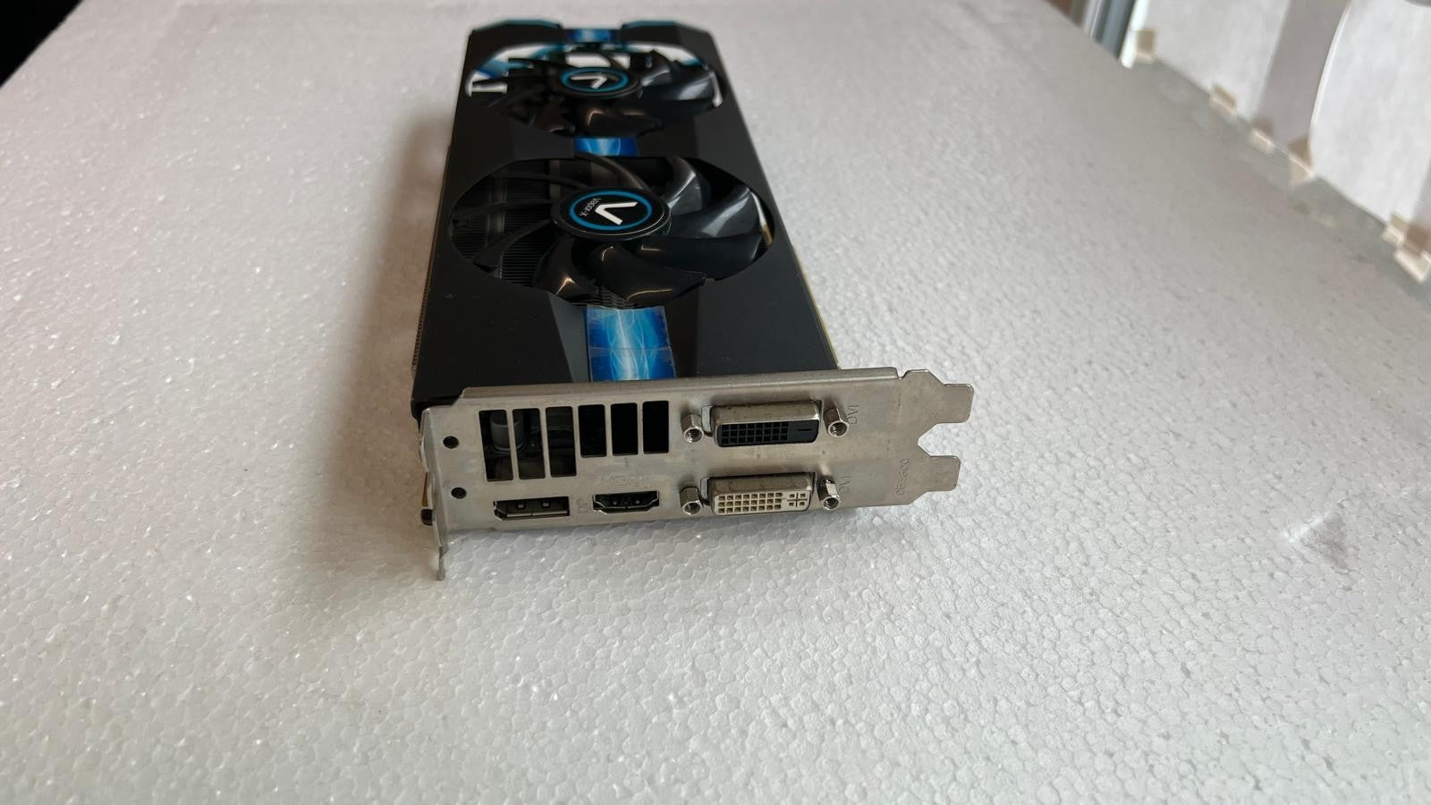 Sapphire Radeon R9 270X Vapor-X 2GB GDDR5 PCIe 3.0 Video Graphics Card