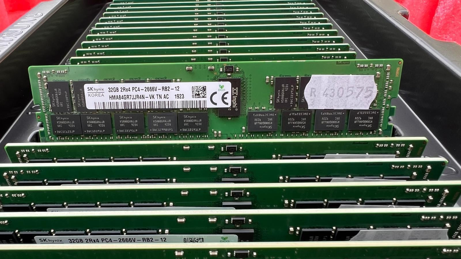 SK Hynix 32GB 2RX4 DDR4-2666V PC4-21300 ECC REG Server Memory - HMA84GR7JJR4N-VK