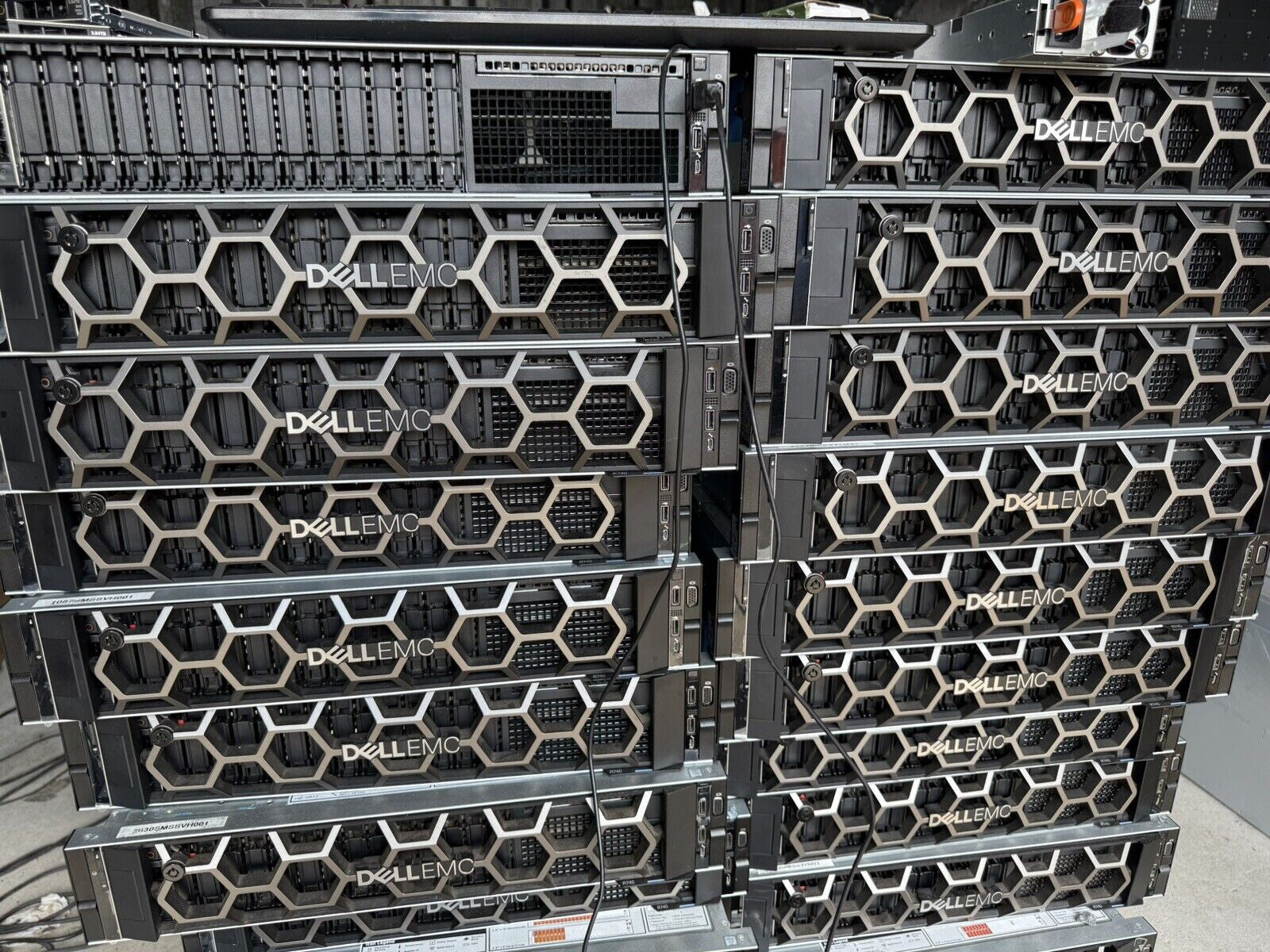 Dell PowerEdge R740xd 2xGold 6138 2.00Ghz 40Core 256GB H730P 7.68TB SSD 24TB SAS